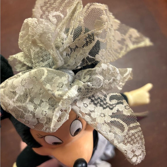 Vintage 1986 totally Minnie with tag and stand dusty but was a display‎ piece - Picture 3 of 13